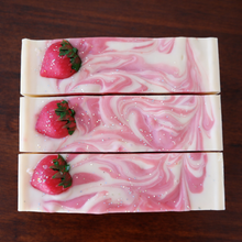 Load image into Gallery viewer, Strawberry & Champagne