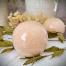 Carregar imagem no visualizador da galeria, White Tea &amp; Ginger Bath Bomb
